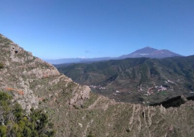 Vistas del valle del Palmar, el Monte del Agua y los volcanes Pico Viejo y Teide
